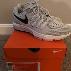 COPY - NIB Nike Vomero Size 9
